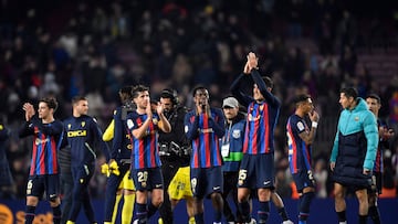 Barcelona's players celebrate their victory at the end of the Spanish League football match between FC Barcelona and Cadiz CF at the Camp Nou stadium in Barcelona, on February 19, 2023. (Photo by Pau BARRENA / AFP)