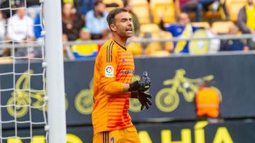 Alberto Cifuentes durante un partido con el C&aacute;diz CF.