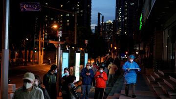 Residents line up for nucleic acid test during a lockdown to curb the spread of the coronavirus disease (COVID-19) in Shanghai, China April 9, 2022. REUTERS/Aly Song