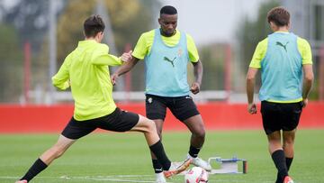 26-08-24. JUAN OTERO, EN UN ENTRENAMIENTO DEL SPORTING EN MAREO.