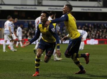 Alexis Sánchez armó la jugada del primero y anotó el segundo del Arsenal sobre Queens Park Rangers.