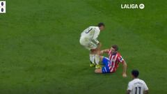 Por esta entrada de Ceballos reclaman roja los rojiblancos: vean los tacos...