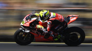 PHI. Phillip Island (Australia), 24/02/2019.- Alvaro Bautista of Spain is seen in action in race 3 during day three of the 2019 MOTUL FIM Superbike World Championship at Phillip Island Grand Prix Circuit on Phillip Island, Victoria, Australia, 24 February 2019. (Espa&ntilde;a) EFE/EPA/JULIAN SMITH AUSTRALIA AND NEW ZEALAND OUT