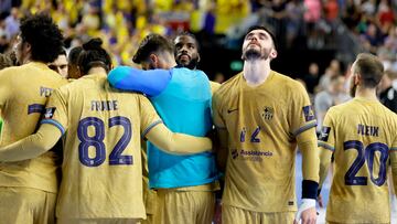 F芍bregas cierra los ojos tras fallar su penalti. Ya no hab赤a opciones.