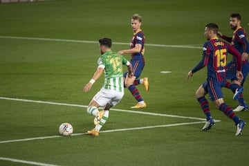 Jugada extraordinaria de Álex Moreno por banda izquierda, con un gran cambio de ritmo antes de poner el balón atrás para que Loren anote el gol 3-2
