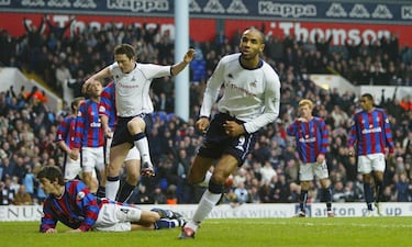 

El malí jugó 2 temporadas en White Hart Lane donde hizo una buena delantera junto a Keane y Defoe. En 2005 se marchó al Sevilla donde se convirtió en leyenda del club hispalense.