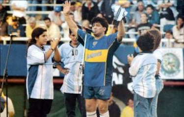 El 30 de octubre de 1997, anunció su retiro del fútbol. El partido de despedida se jugó el 10 de noviembre del 2001 en La Bombonera. Tras el encuentro junto a sus amigos, Diego Maradona, se emocionó y dio un discurso que siempre será recordado por una frase hermosa que todo futbolero recuerda.
