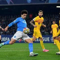 How much prize money do clubs get for qualifying for the Champions League quarter-finals?