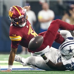 Who is singing the national anthem at the Cowboys vs Commanders game on Christmas Day?