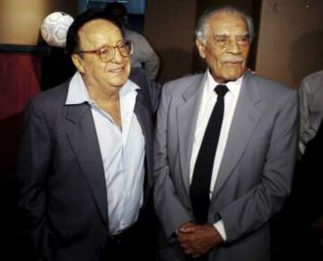 Don Ignacio Trelles junto a Chespirito.