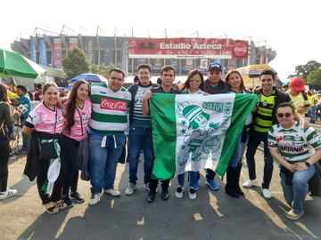 La afición americanista se dio cita en el Estadio Azteca en el duelo de semifinales ante Santos Laguna. 