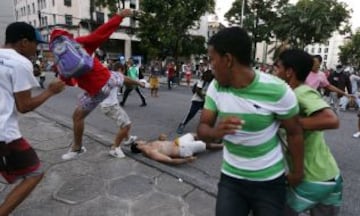 Las protestas continúan en el país suramericano dejando decenas de heridos y una multitud que grita contra las políticas actuales.