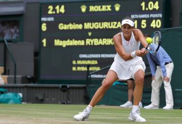Muguruza storms into second Wimbledon final