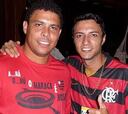 Ronaldo pasó la nochevieja vestido del Flamengo