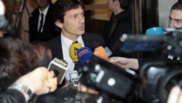 Leonardo comparece ante los periodistas.