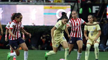  (L-R), Aurelie Kaci of America and Angelica Torres of Guadalajara during the game Guadalajara vs America, corresponding Round 15 the Torneo Apertura 2022 of the Liga BBVA MX Femenil at Akron Stadium, on October 02, 2022.

<br><br>

(I-D), Aurelie Kaci de America y Angelica Torres de Guadalajara durante el partido Guadalajara vs America, correspondiente a la Jornada 15 del Torneo Apertura 2022 de la Liga BBVA MX Femenil en el Estadio Akron, el 02 de Octubre de 2022.