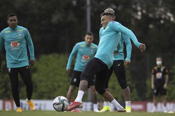 La Selección de Brasil realizó su primer entrenamientos en el estadio Metropolitano de Techo en Bogotá antes de viajar a Venezuela.