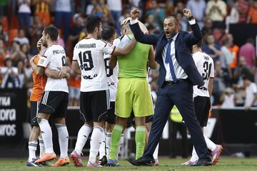 La última gran victoria ante el Atlético. Los rojiblancos acababan de ganar LaLiga unos meses atrás y se presentaron en Valencia ante un equipo que entrenaba Nuno y arrastraba el primer impulso de la era Lim. En 14 minutos, los ché avasallaron a los de Simeone, con goles de Miranda en propia puerta, André Gomes y Otamendi. Mandzukic recortó distancias pero un penalti parado de Alves a Siqueira detuvo la reacción visitante.

