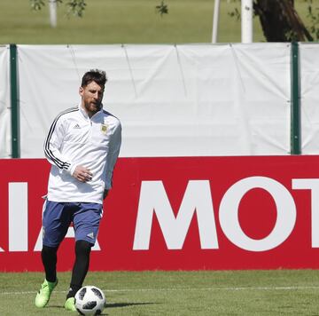 Argentina entrena antes de su debut en el Mundial