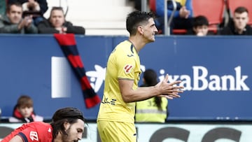 PAMPLONA, 24/11/2024.- El delantero del Villarreal Gerard Moreno, durante el partido de la jornada 14 de LaLiga disputado entre Osasuna y Villarreal este domingo en el estadio de El Sadar. EFE/Jesús Diges
