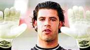 El guardameta del Sevilla recibió un gol por retener en exceso el balón.