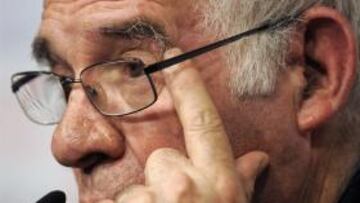 <b>PIROPOS.</b> El seleccionador nacional sólo tuvo palabras de admiración para Iker Casillas.