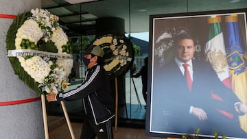 Los equipos de futbol, Chivas y Atlas, así como la novena de beisbol, Charros de la Liga Mexicana del Pacífico, expresaron sus condolencias.