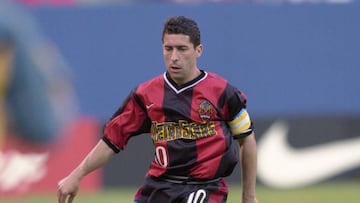A pesar que la liga comenzó en 1996, el primer fichaje se dio el 3 de enero de 1995, cuando Tab Ramos dejó España para jugar con MetroStar. Hoy es DT de Houston Dynamo.