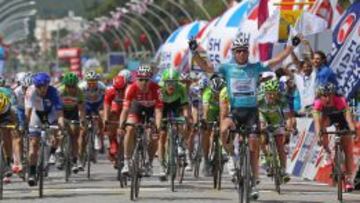 Cavendish celebra su victoria.