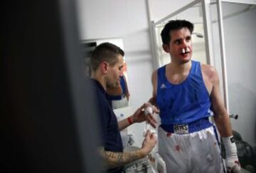 Cada día hay más adeptos al boxeo de cuello blanco, son combates entre ejecutivos que buscan desahogarse tras la jornada laboral. 
Tom Rowley es uno de ellos. 