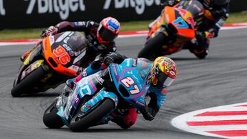 Holgado, Dixon y Muñoz, el podio de Moto2.