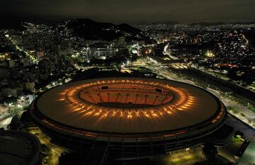 El gran estadio carioca se iluminó con luz dorada en honor a la leyenda de Edson Arantes.