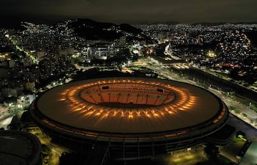 El gran estadio carioca se iluminó con luz dorada en honor a la leyenda de Edson Arantes.