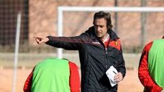 Miquel Soler, dirigiendo una sesi&oacute;n de entrenamiento al frente del Mallorca B.