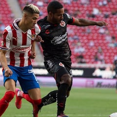 Triunfo que da oxígeno a Chivas: 2-0 sobre Tijuana