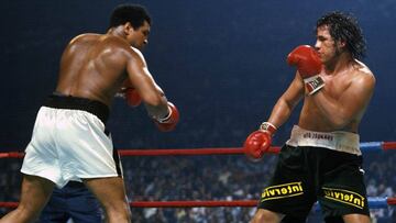 Muhammad Ali y Alfredo Evangelista durante su combate en 1977.