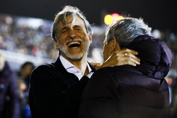 Saludo entre Pablo Alfaro y Quique Setien