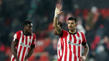 MADRID, SPAIN - MARCH 05: Yuri Berchiche of Athletic Club waves acknowledges the fans after the LaLiga Santander match between Rayo Vallecano and Athletic Club at Campo de Futbol de Vallecas on March 05, 2023 in Madrid, Spain. (Photo by Florencia Tan Jun/Getty Images)