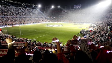 El Liverpool investiga maltrato a sus aficionados en Sevilla