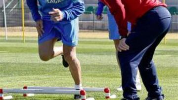 Deco sigue sin entrenarse y Queiroz recupera a sus dos porteros