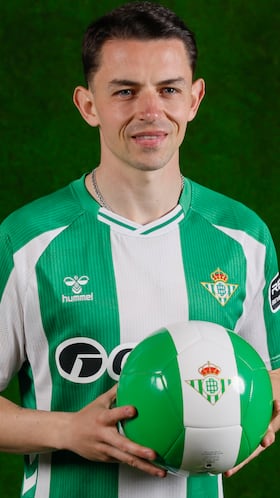 SEVILLA, 03/02/2026.- El nuevo jugador del Betis Álvaro Fidalgo durante su presentación este martes, en Sevilla. EFE/ José Manuel Vidal