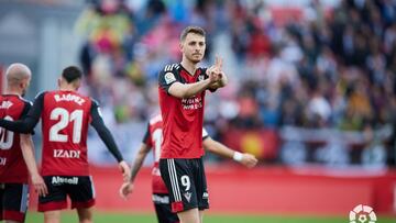 Raúl García de Haro celebra su doblete ante el Burgos.