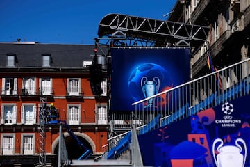 Workers set up a stage at Plaza Mayor in Madrid on May 29, 2019 ahead of the UEFA Champions League final football match between Liverpool and Tottenham Hotspur on June 1.