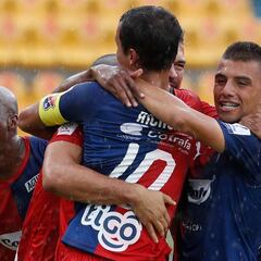 DIM anuncia que reducirá los salarios de sus futbolistas