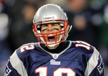 En 2010, a tres años del Super Bowl XLII y a un par de campañas de una lesión de rodilla que lo marginó una campaña, Brady ganó su segundo MVP. En dicha ocasión sumó 324 pases, 3,900 yardas, 36 anotaciones y cuatro intercepciones.