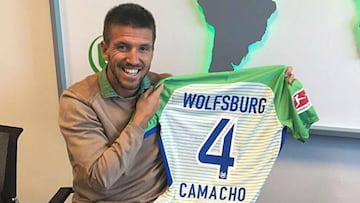 Oficial: Camacho deja el M¨¢laga y ficha por el Wolfsburgo