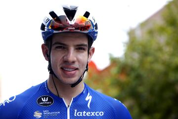 El joven de 22 años nacido en Monetería milita en el Quick Step desde agosto del 2017. Álvaro Hodeg embalador con mucha potencia y que ya sabe lo que es ganar. En su palmarés tiene victorias de etapa en el Tour de L'Avenir, la Vuelta a Cataluña, la Vuelta a Polonia, el Tour Colombia y el Tour de Turquía, entre otras. 