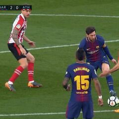 Es tan superior que da hasta cosa: el caño de pisada de Messi