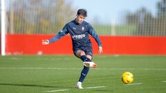 04-04-24. NACHO MARTÍN, EN EL ENTRENAMIENTO DEL SPORTING EN MAREO.