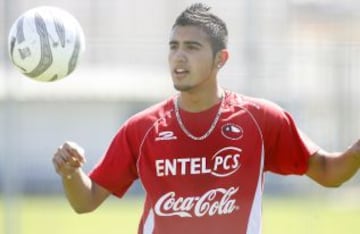 Arturo Vidal, a 10 años de su debut en la Roja.